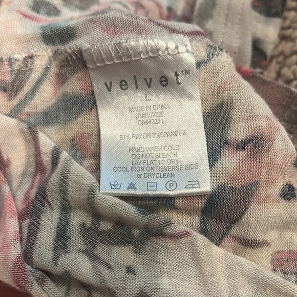 Free People Velvet flutter sleeved cowl neck watercolor large - Picture 4 of 4